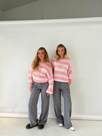Stilvolle gestrickte Pullover mit trendigen Streifen für einen modischen Look