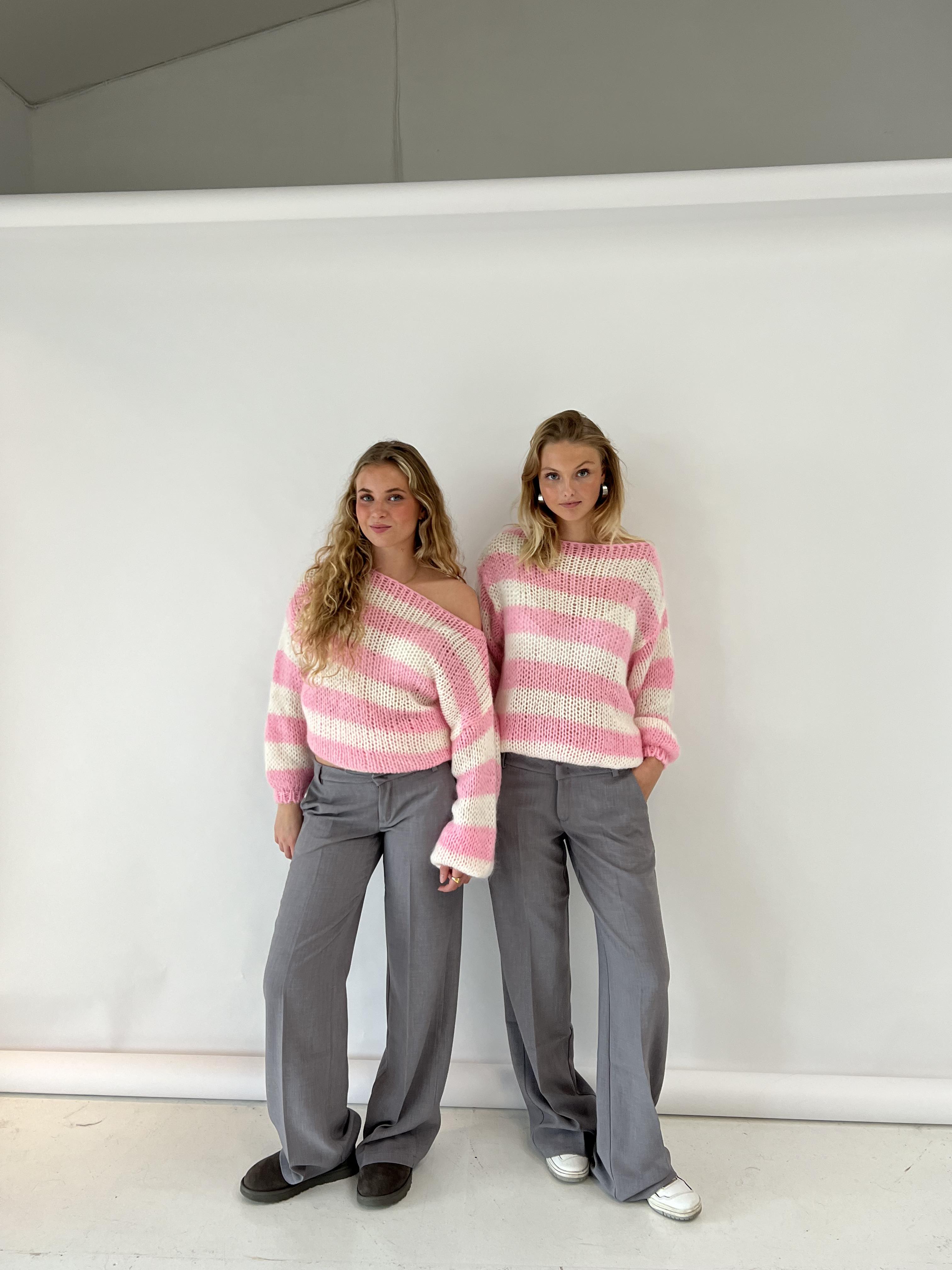 Stilvolle gestrickte Pullover mit trendigen Streifen für einen modischen Look