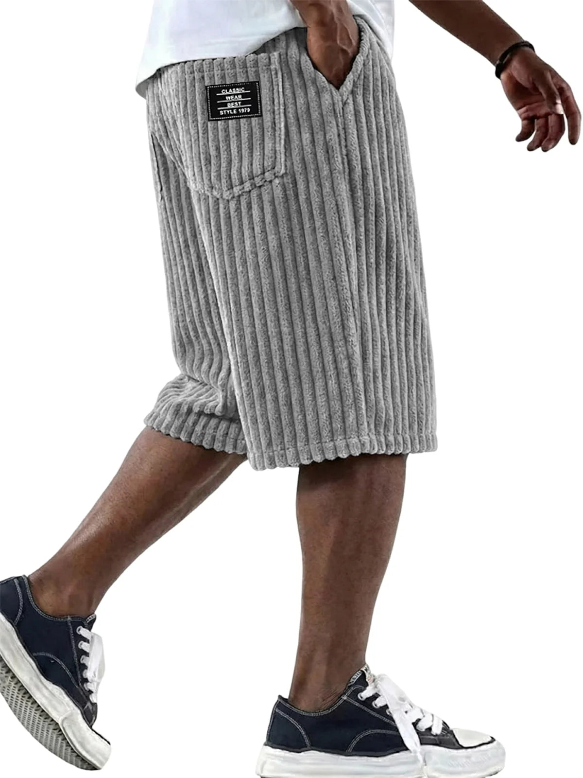 Cord-Shorts mit Stickdetail