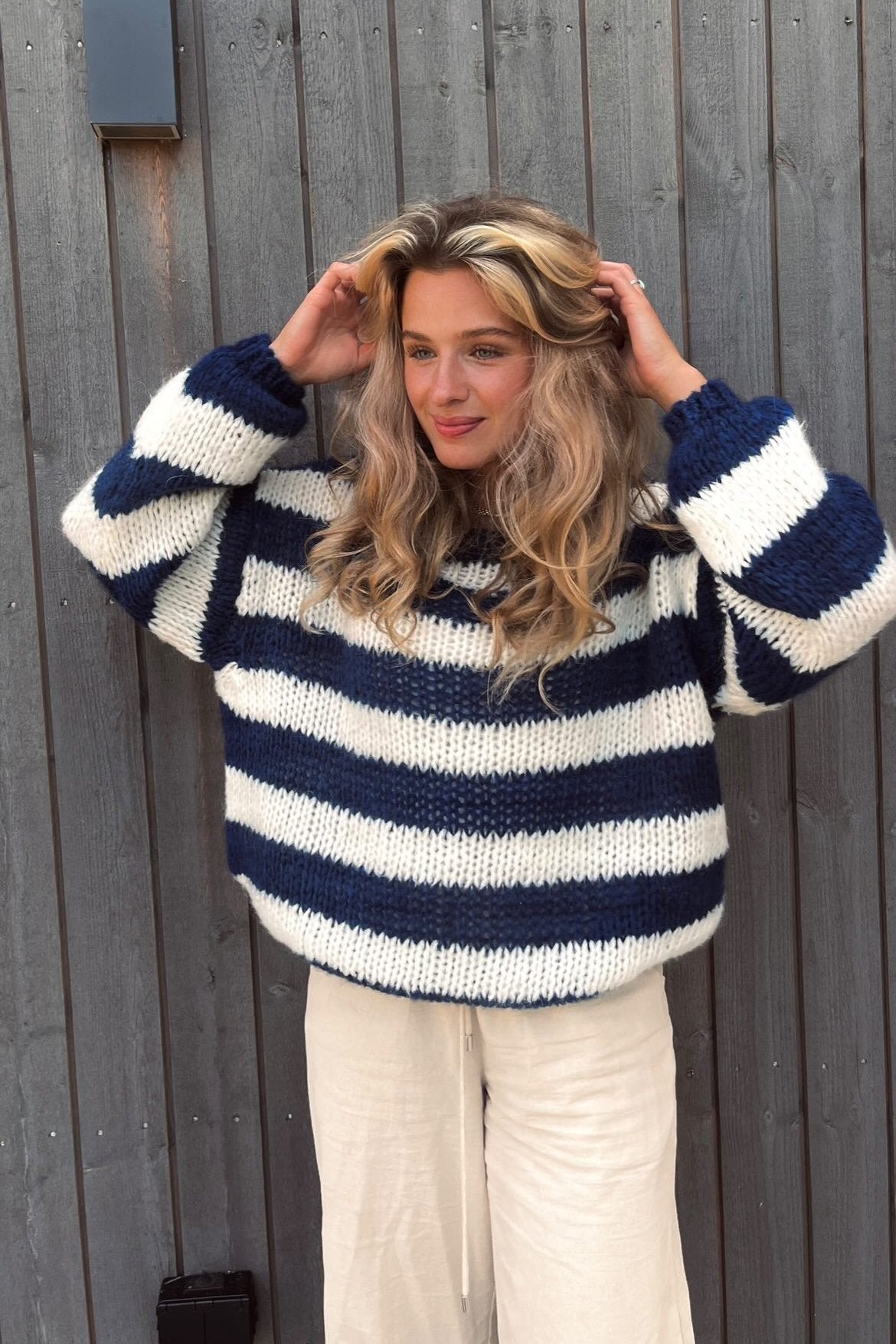 Stilvolle gestrickte Pullover mit trendigen Streifen für einen modischen Look