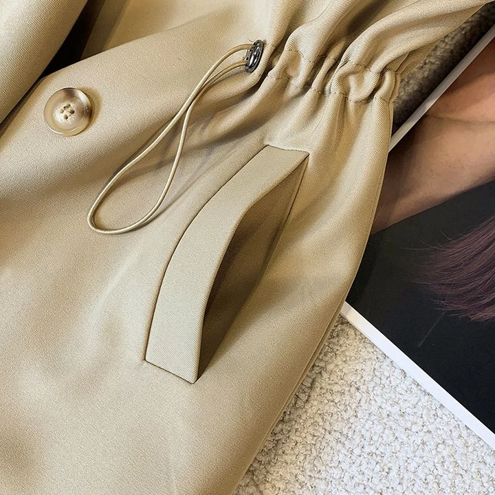 Seraphina | Trenchcoat mit elegantem Detaildesign und herbstlicher Silhouette