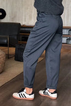 ELEGANTE, FIGURSCHMEICHELNDE HOSE MIT STREIFEN
