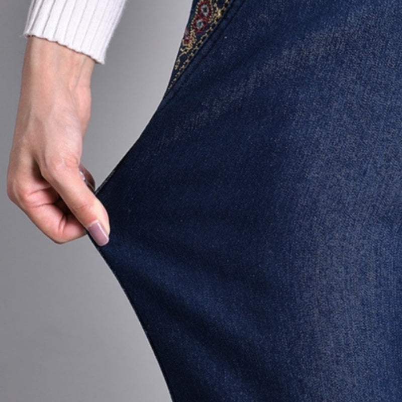 Damenjeans mit elastischem Bund und Seitentaschen